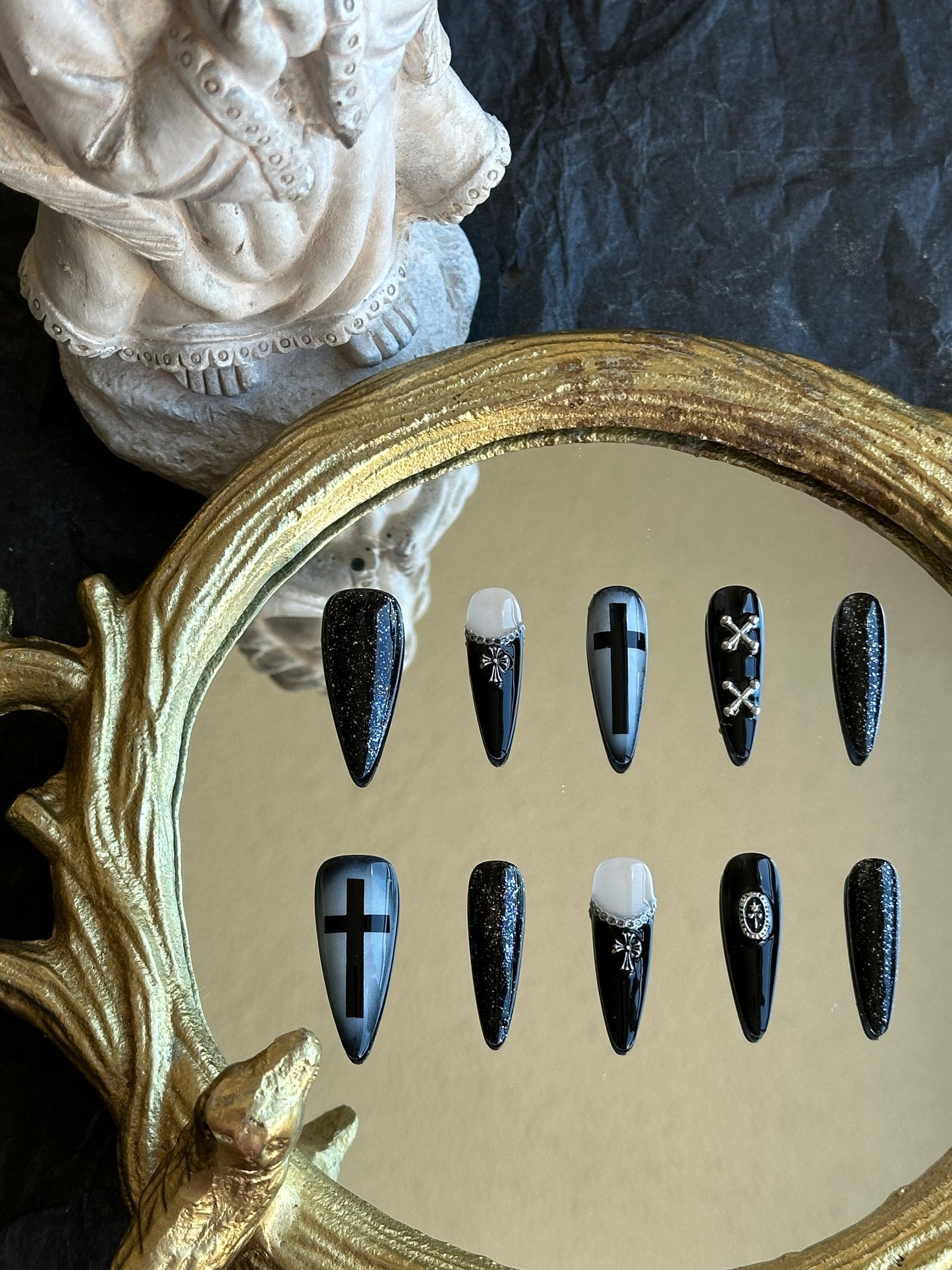 Black and white gothic nail set