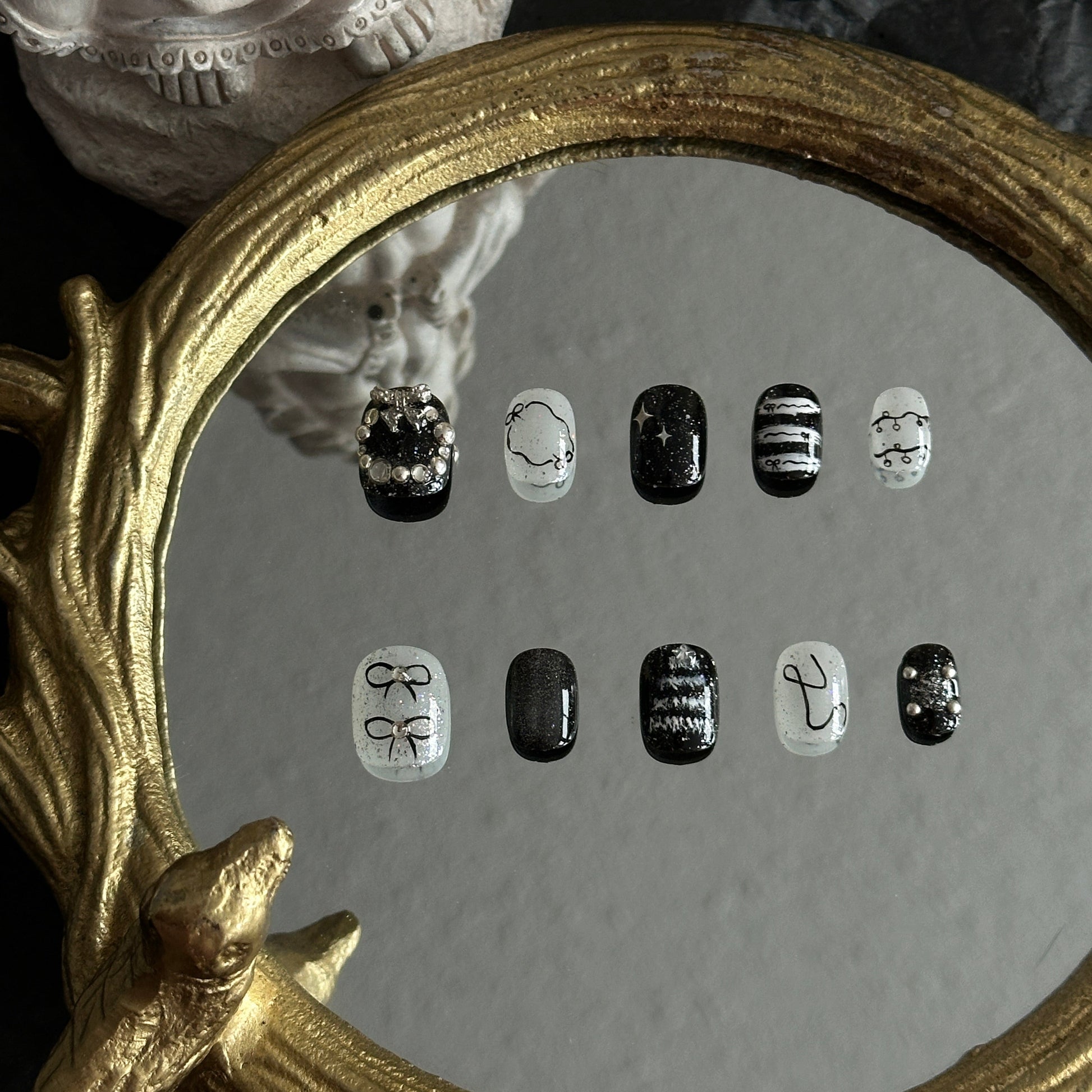 black white silver wreath glitter Christmas press-on nails