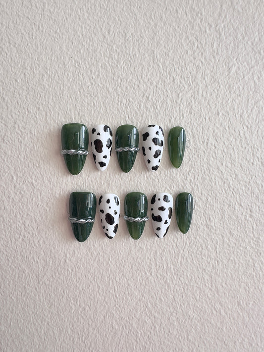 Emerald Twist & Moo