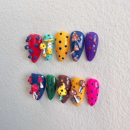 Side view highlighting the dark green frog skin patterns and the playful 3D colorful spheres.