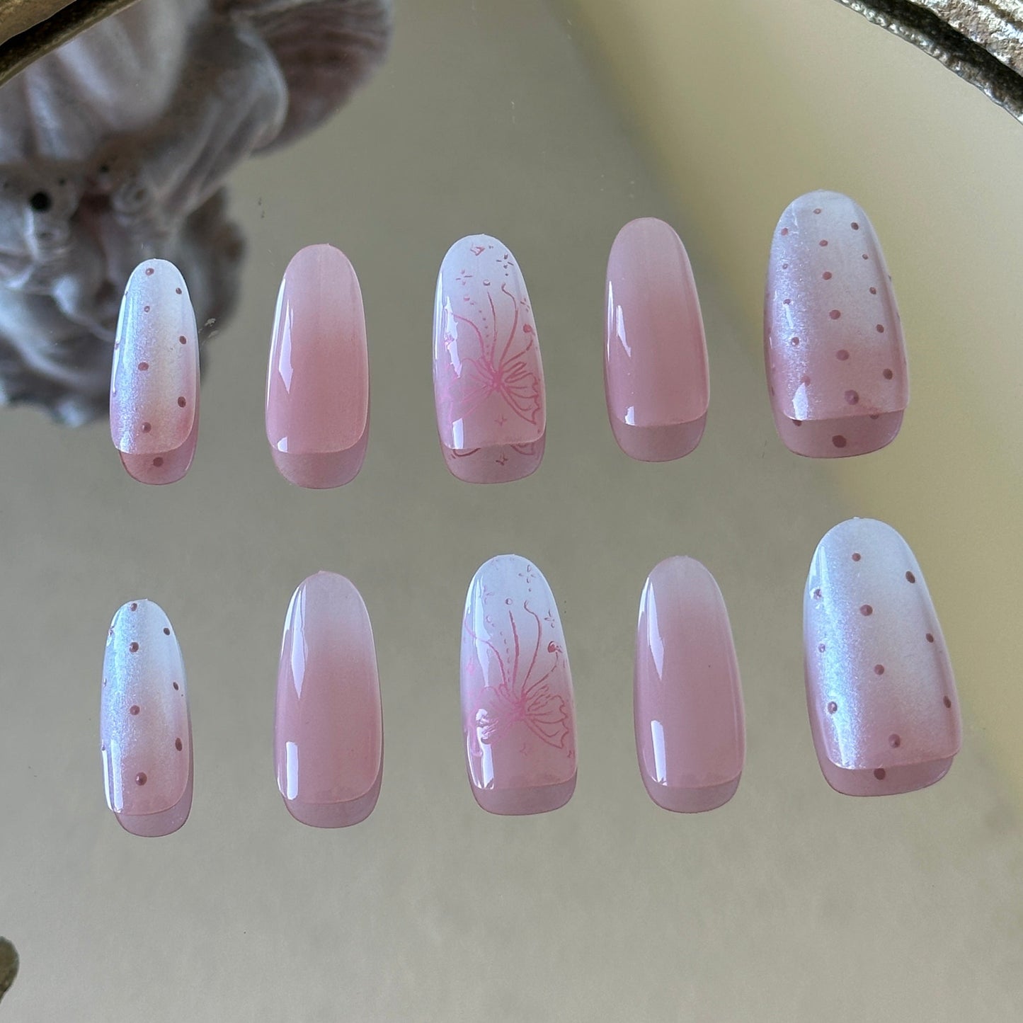 Back view highlighting the elegant almond shape and the pearlescent pink glow of the Softglow set.